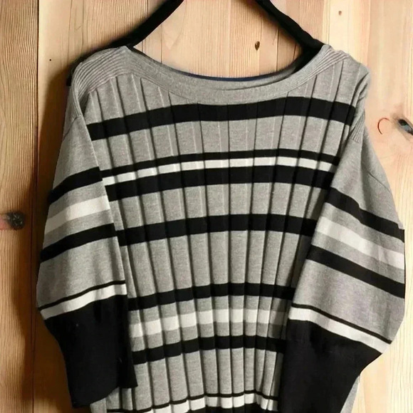 Apt. 9 Women's crewneck sweater with black and white stripes size large. - Picture 2 of 2